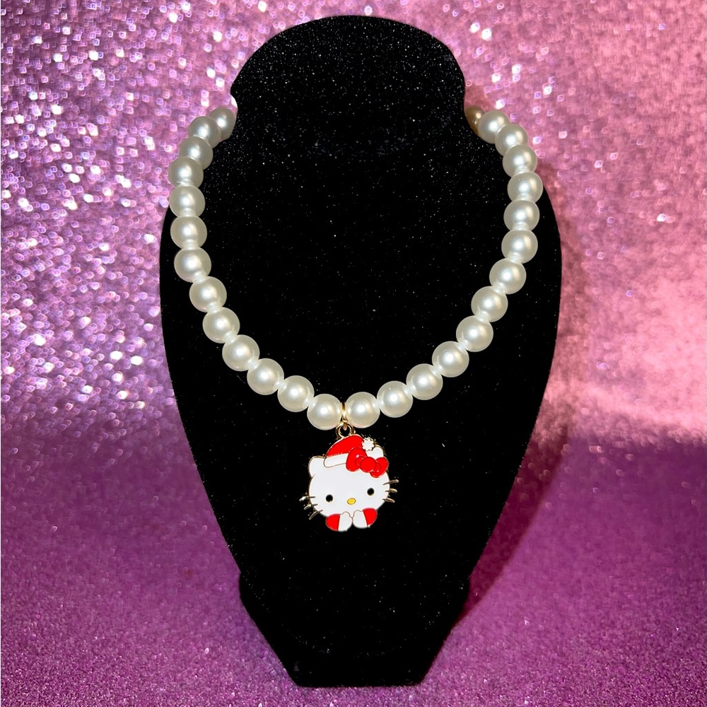 Hello kitty pearl necklace